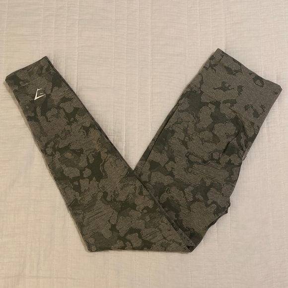 Gymshark Pants - Gymshark Adapt Camo Seamless Leggings - Green Size Medium